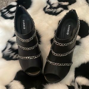 Black size 10 torrid wedges